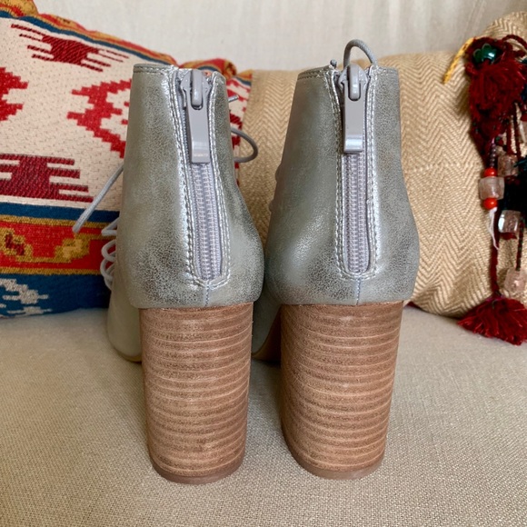 NEW CHINESE LAUNDRY ‘Biggest’ Lace-Up Bootie 8.5 - Picture 2 of 8